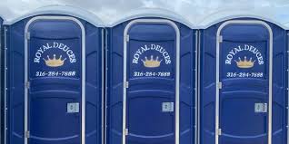 Best Deluxe Portable Toilet Rental  in North Lynnwood, WA